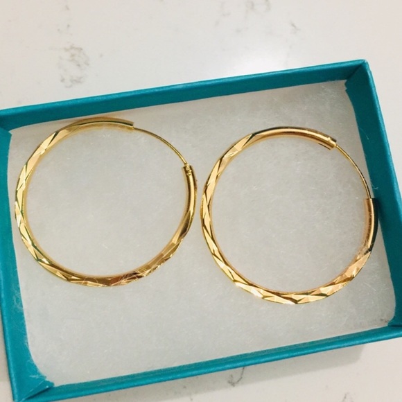 New 18Kt Gold Hoop Earrings - Picture 5 of 9